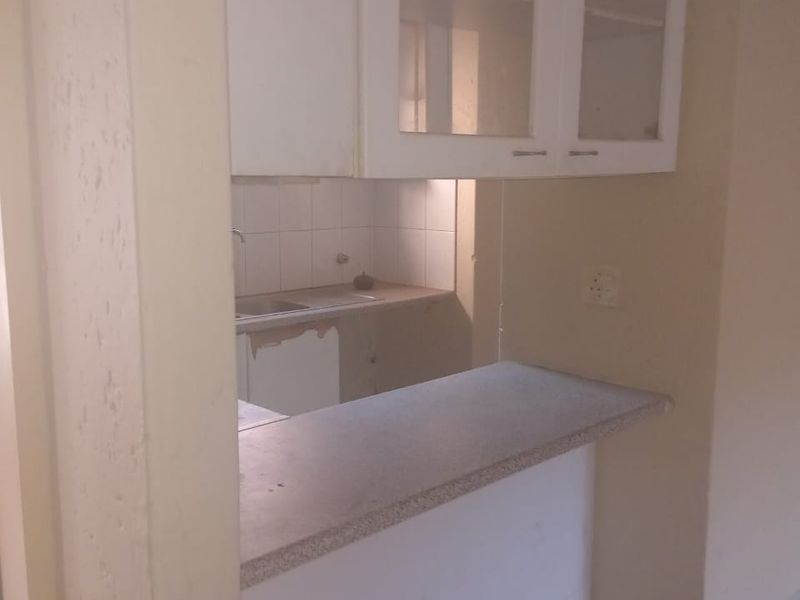 Ground floor 2 bedroom Town house at Palm Springs Complex - Photo 5