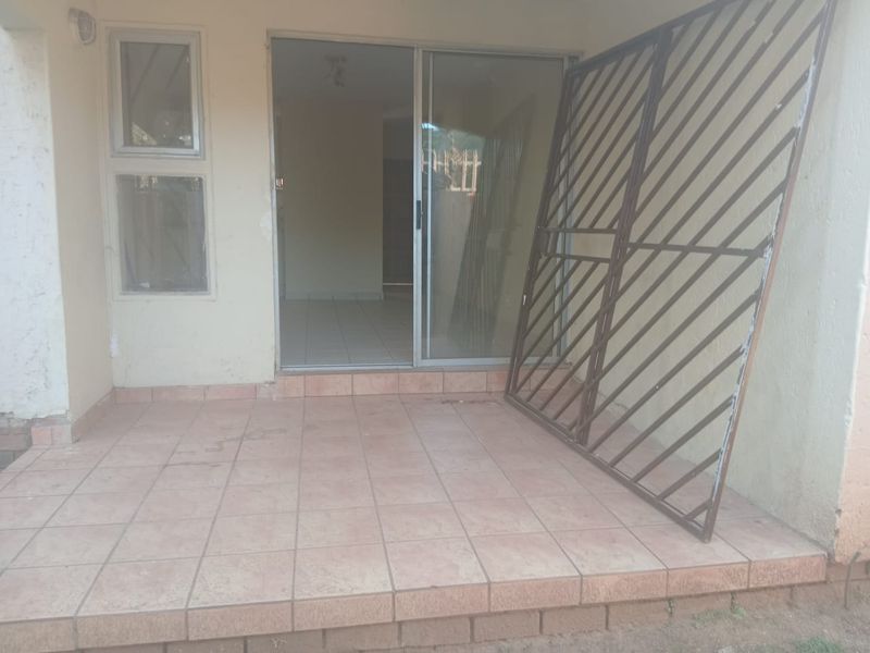 Ground floor 2 bedroom Town house at Palm Springs Complex - Photo 4