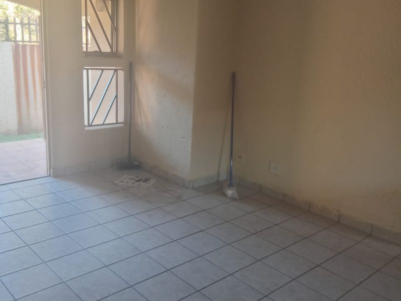 Ground floor 2 bedroom Town house at Palm Springs Complex - Photo 9