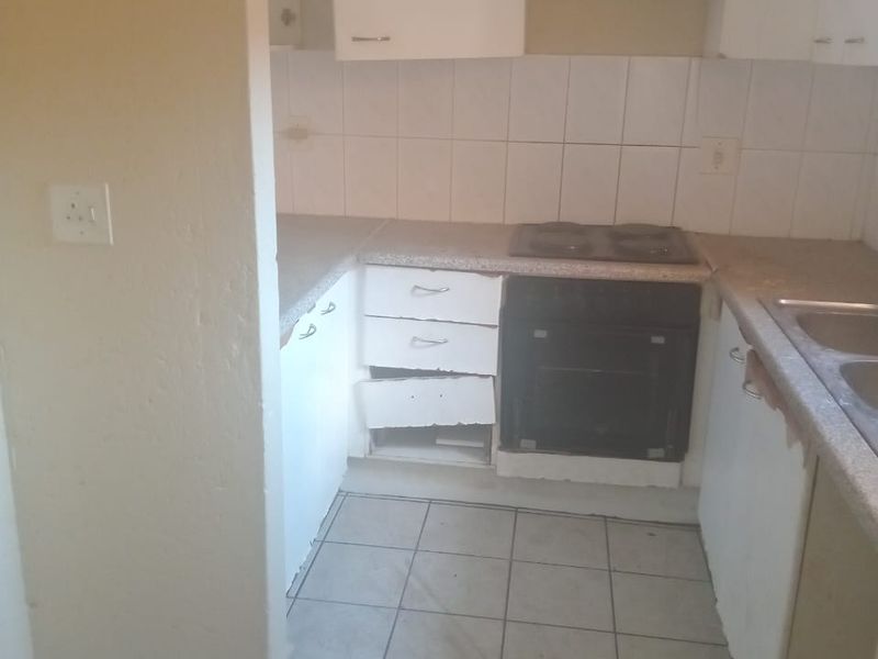 Ground floor 2 bedroom Town house at Palm Springs Complex - Photo 8