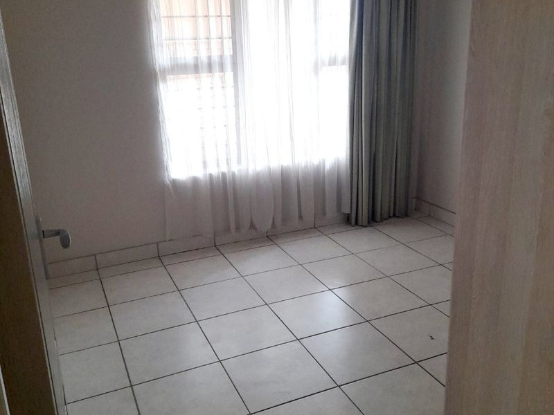 Townhouse For Sale In Eldoraigne Retirement Village - Photo 8