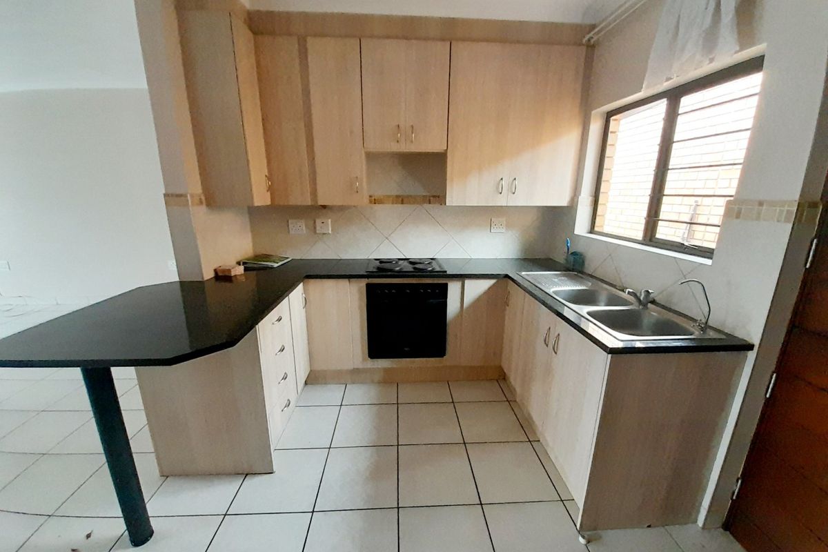 Townhouse For Sale In Eldoraigne Retirement Village - Photo 5