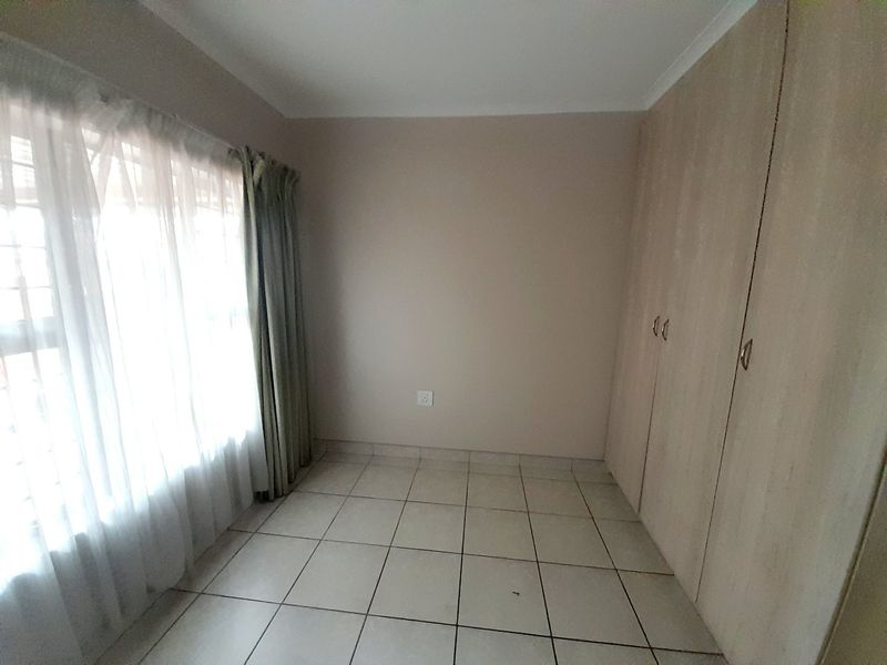 Townhouse For Sale In Eldoraigne Retirement Village - Photo 9