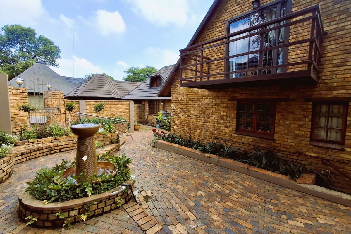 Stunning family Home in the highly sought-after River Lodge!  - Photo 5