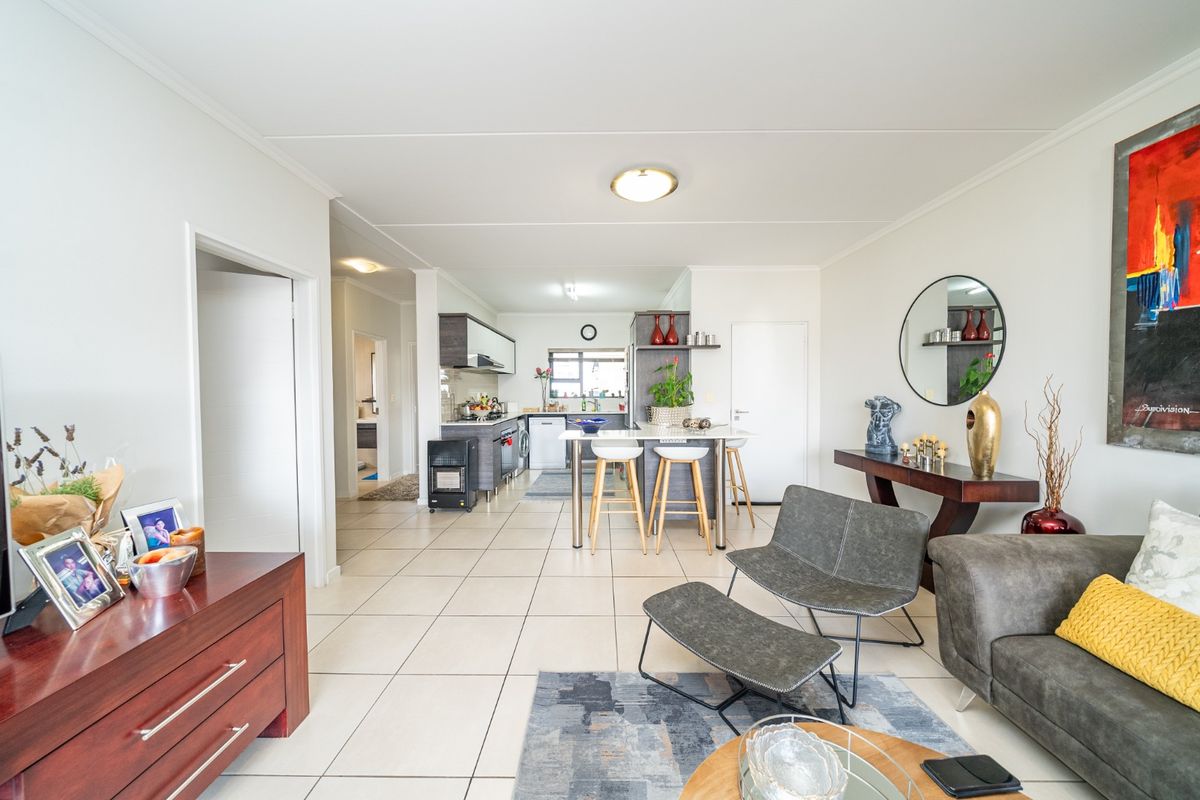 Immaculate 2 bedroom apartment for sale in Greenstone Hill. - Photo 4