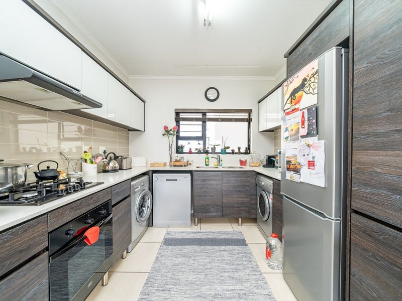 Immaculate 2 bedroom apartment for sale in Greenstone Hill. - Photo 9