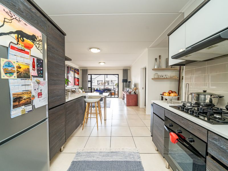 Immaculate 2 bedroom apartment for sale in Greenstone Hill. - Photo 8