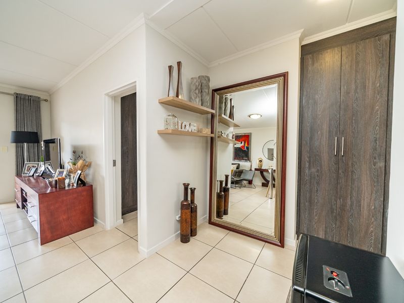 Immaculate 2 bedroom apartment for sale in Greenstone Hill. - Photo 7