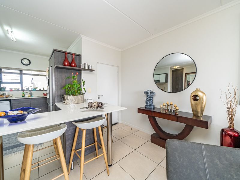 Immaculate 2 bedroom apartment for sale in Greenstone Hill. - Photo 3