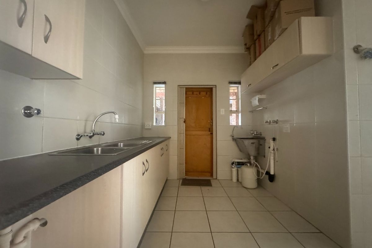 Upmarket Full Title Townhouse in Sought-After Security Estate - Photo 4