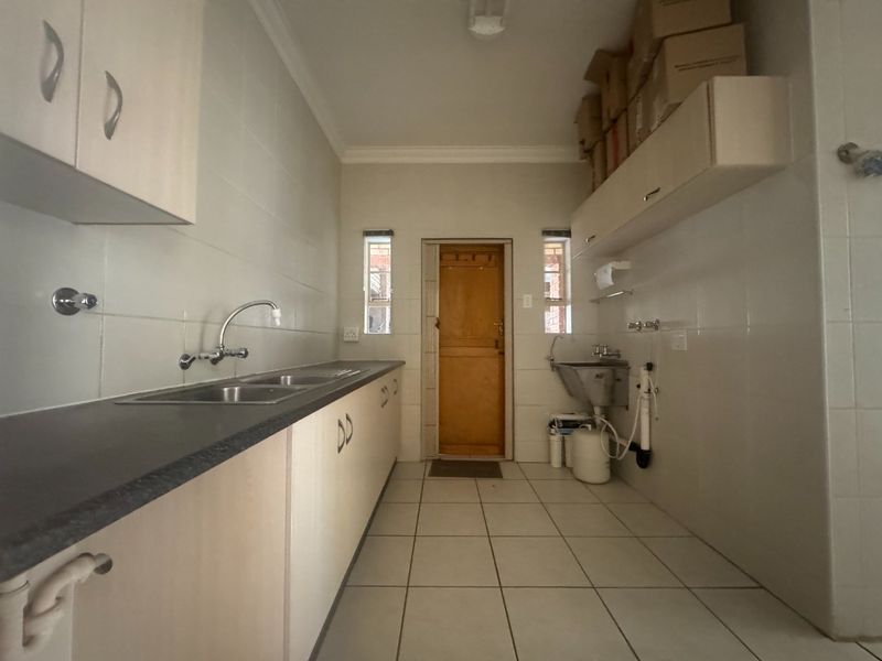 Upmarket Full Title Townhouse in Sought-After Security Estate - Photo 4