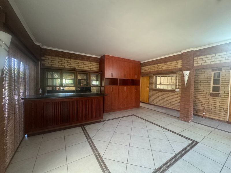 Upmarket Full Title Townhouse in Sought-After Security Estate - Photo 6