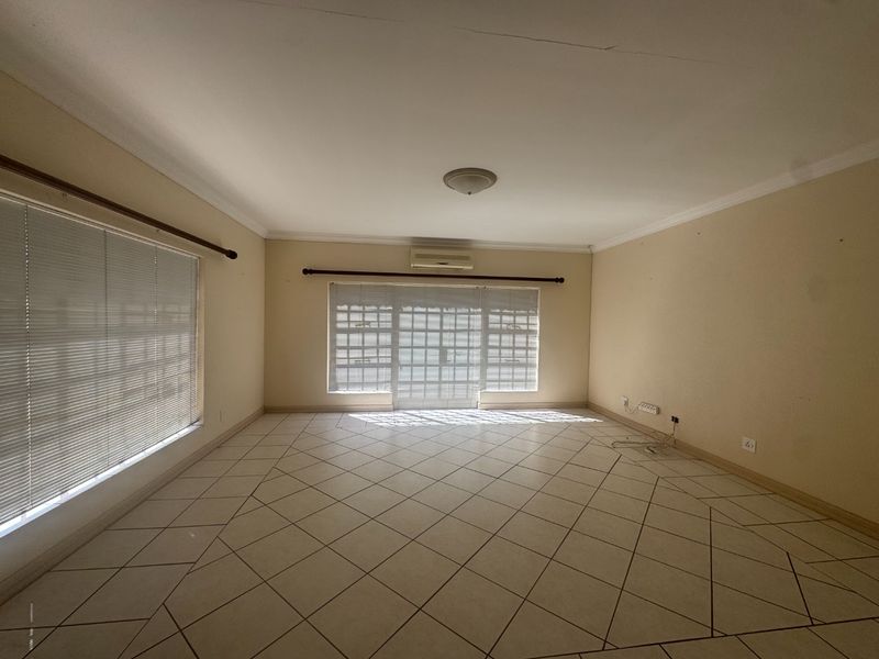 Upmarket Full Title Townhouse in Sought-After Security Estate - Photo 10