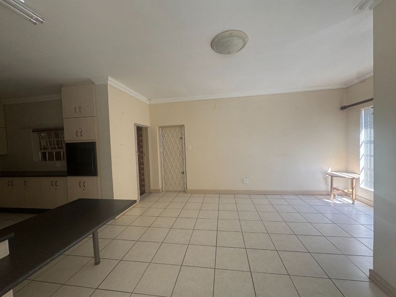 Upmarket Full Title Townhouse in Sought-After Security Estate - Photo 9