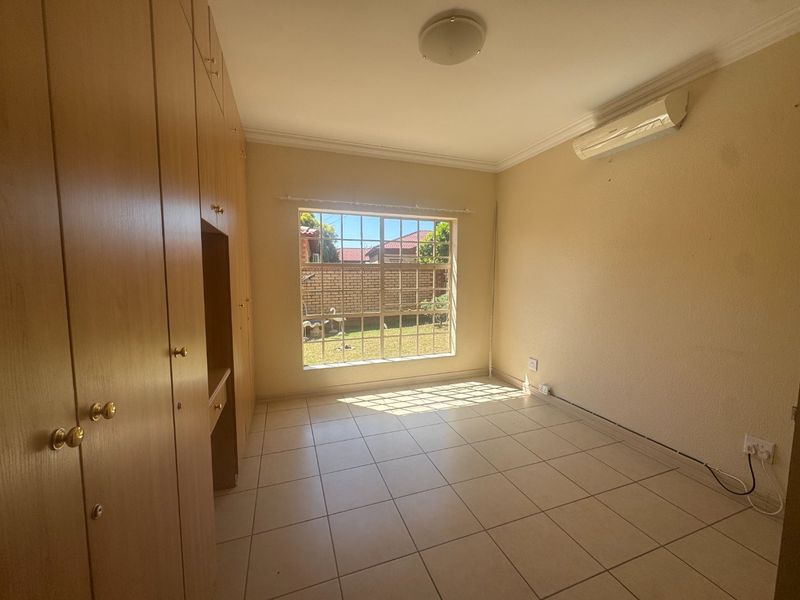 Upmarket Full Title Townhouse in Sought-After Security Estate - Photo 8