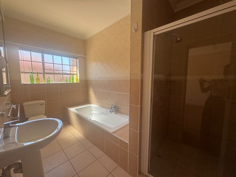 Upmarket Full Title Townhouse in Sought-After Security Estate - Photo 7