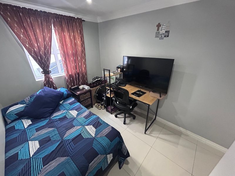 Three bedroom house with a two bedroom granny flat - Photo 10