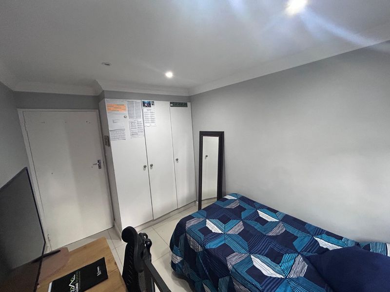 Three bedroom house with a two bedroom granny flat - Photo 9