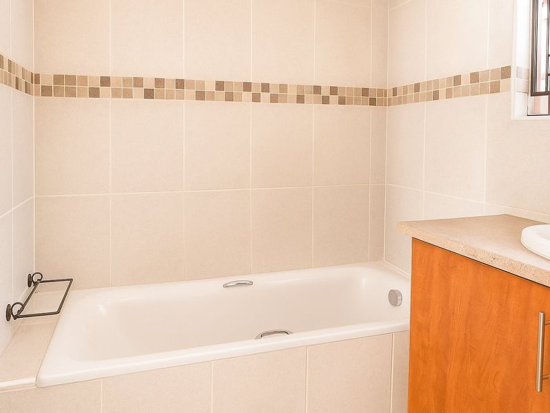 Block of Flats for Sale – Prime Investment Opportunity in a Popular Suburb - Photo 9