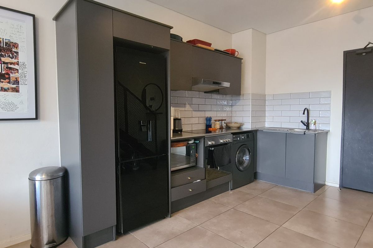 Spacious multi level 1 bed 1 bath apartment for sale in Sandown - Photo 3