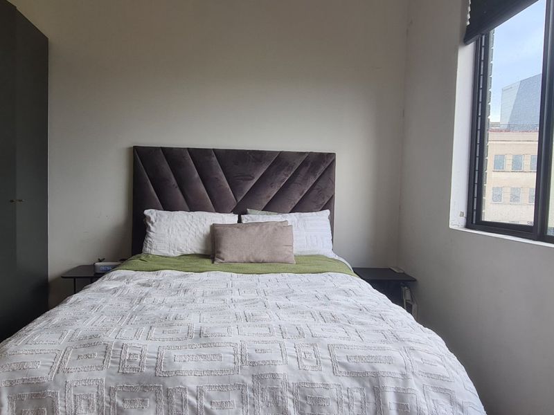 Spacious multi level 1 bed 1 bath apartment for sale in Sandown - Photo 10