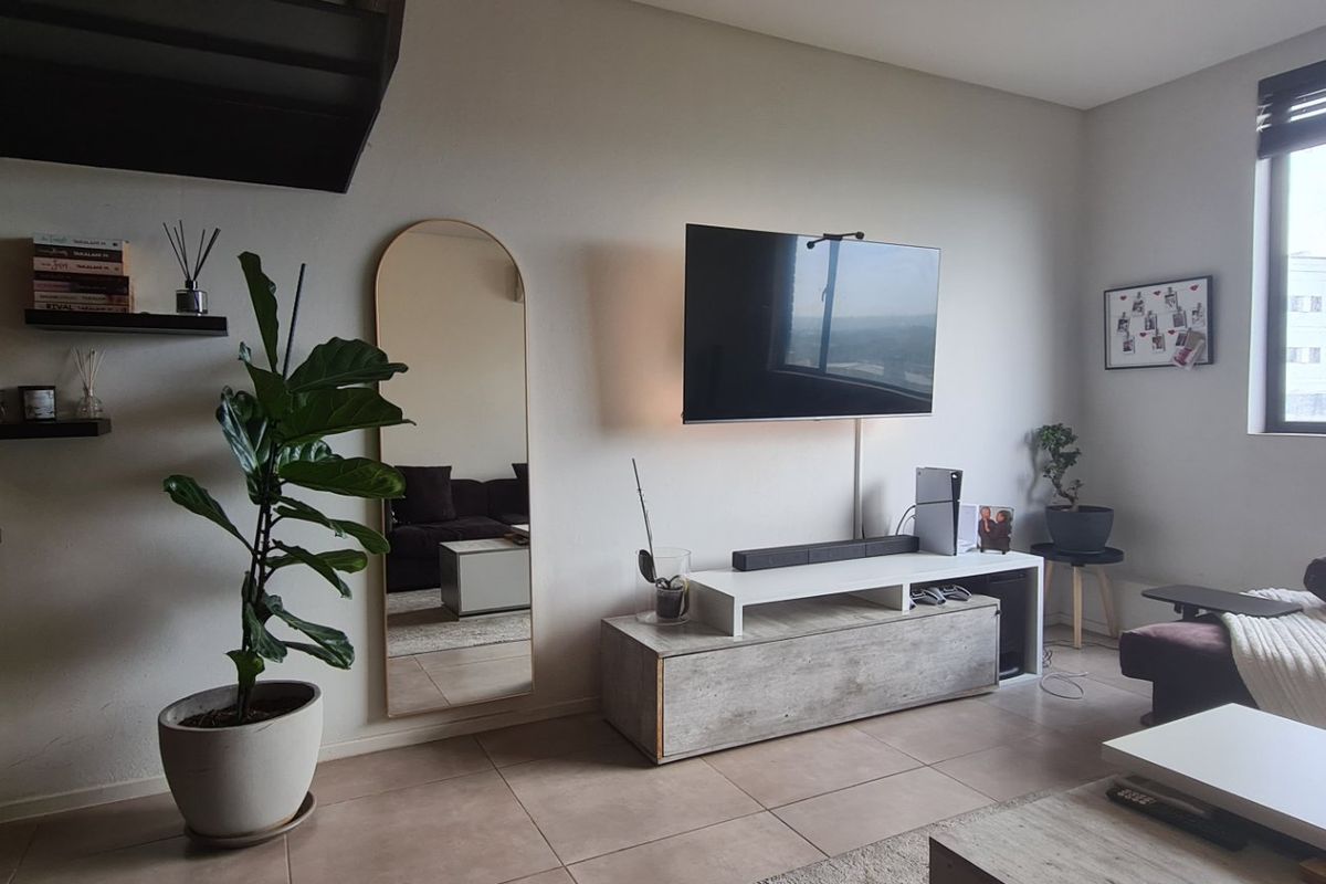 Spacious multi level 1 bed 1 bath apartment for sale in Sandown - Photo 4