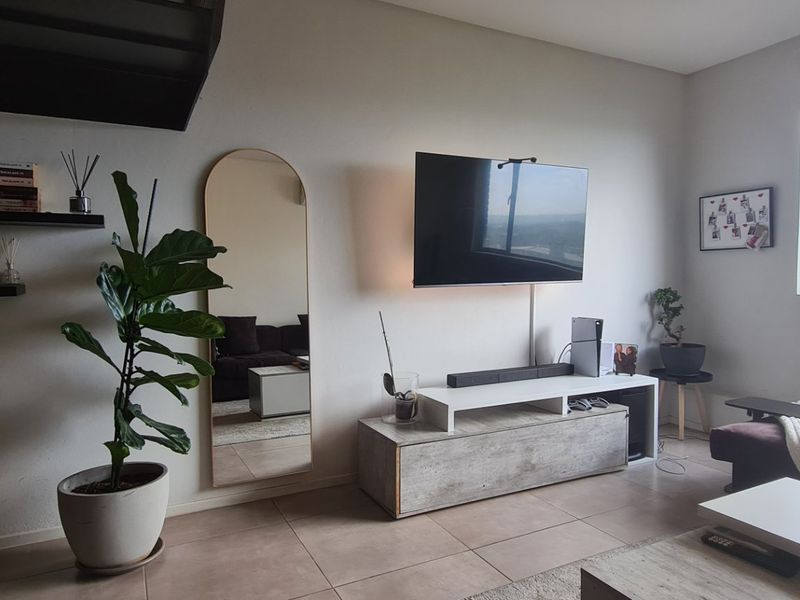 Spacious multi level 1 bed 1 bath apartment for sale in Sandown - Photo 4