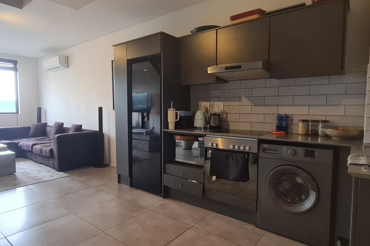 Spacious multi level 1 bed 1 bath apartment for sale in Sandown - Photo 2