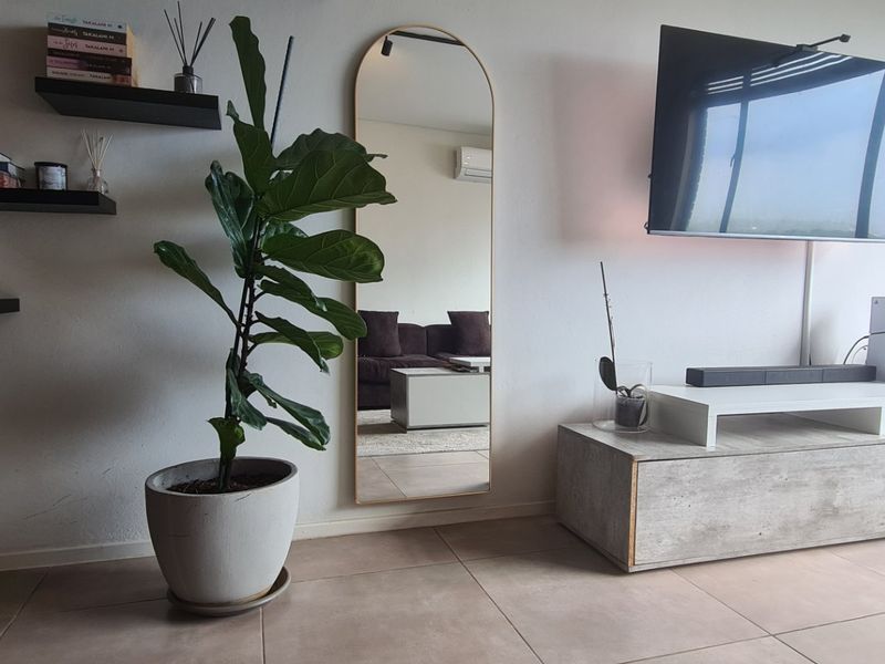 Spacious multi level 1 bed 1 bath apartment for sale in Sandown - Photo 2
