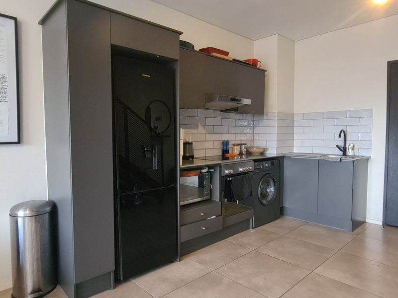 Spacious multi level 1 bed 1 bath apartment for sale in Sandown - Photo 4