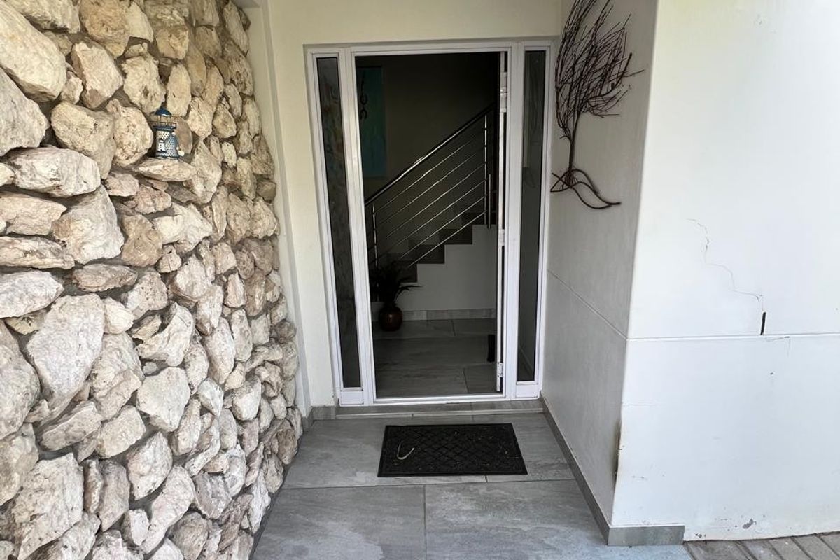 Family Haven in Kleinkoornhuis with Sea Views - Photo 3