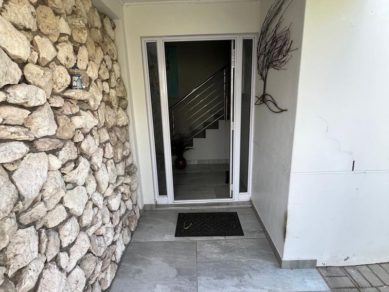 Family Haven in Kleinkoornhuis with Sea Views - Photo 3