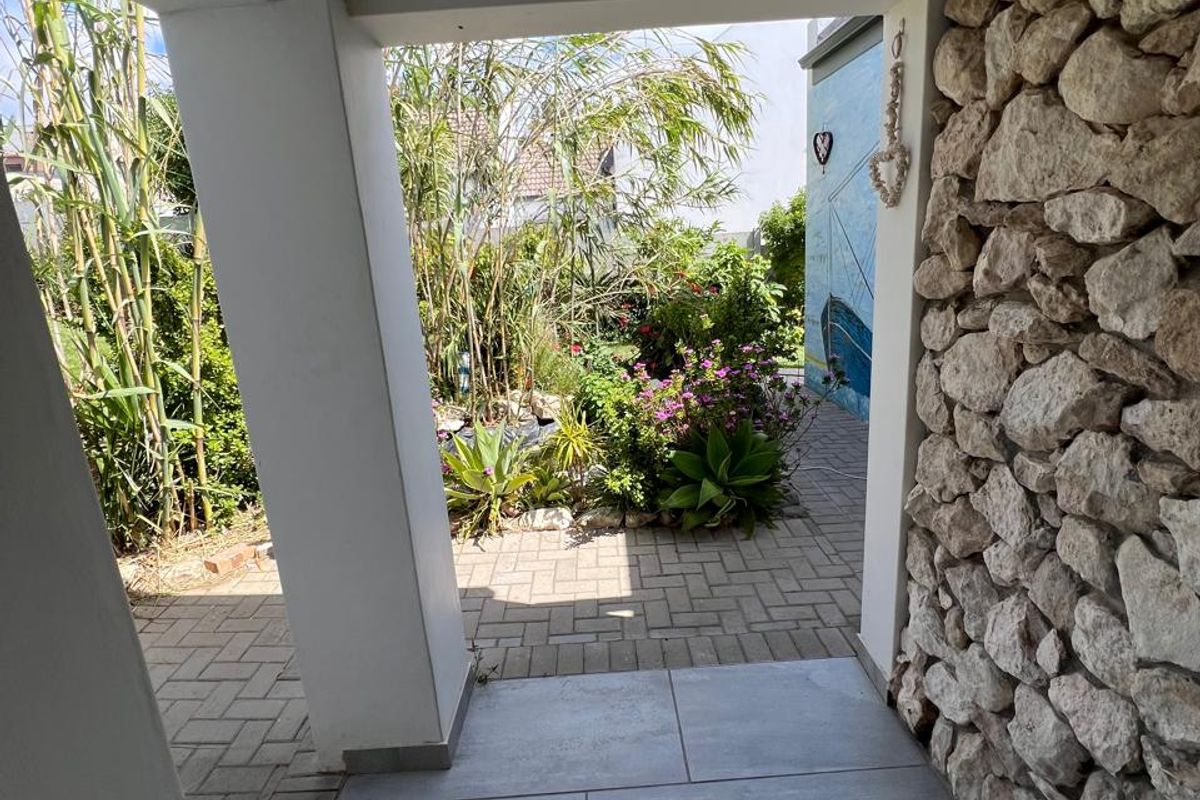 Family Haven in Kleinkoornhuis with Sea Views - Photo 5