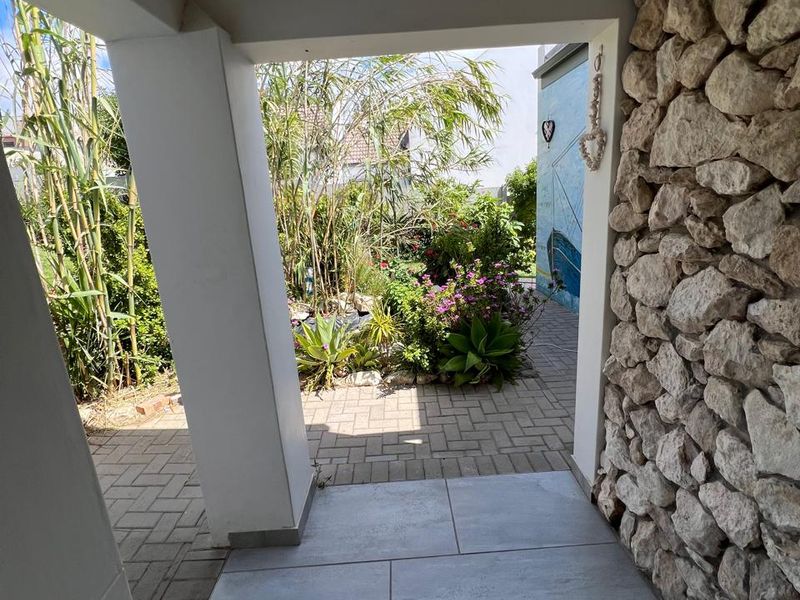 Family Haven in Kleinkoornhuis with Sea Views - Photo 5