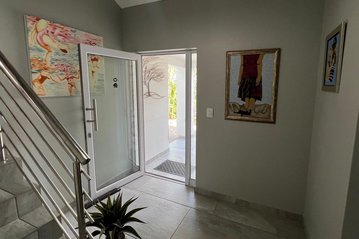 Family Haven in Kleinkoornhuis with Sea Views - Photo 4