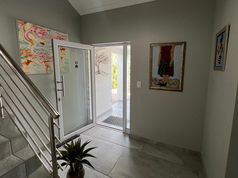 Family Haven in Kleinkoornhuis with Sea Views - Photo 4