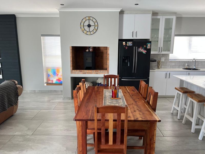 Family Haven in Kleinkoornhuis with Sea Views - Photo 10