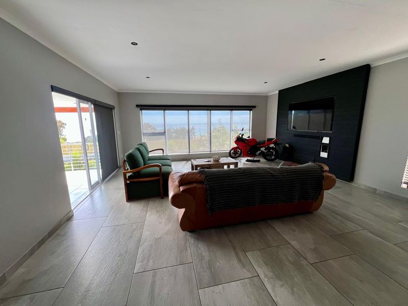 Family Haven in Kleinkoornhuis with Sea Views - Photo 9