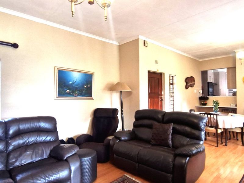 Gorgeous Modern Contemporary ,,,,,,,,,, 3 Bedrooms ,,2 Bathrooms, Double Garage Stunning Open Plan Townhouse - Photo 7