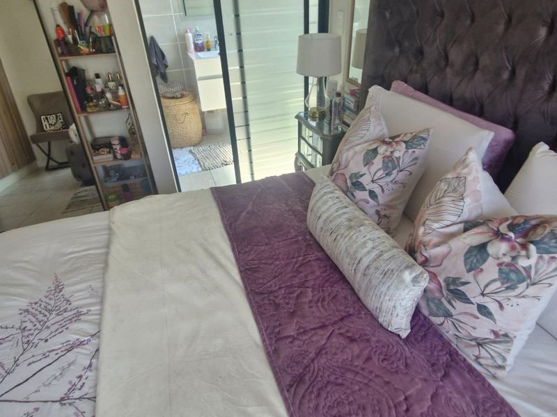 Gorgeous Modern Contemporary ,,,,,,,,,, 3 Bed  2  Bathroom Apartment in Waterfall Estate First Floor - Photo 8