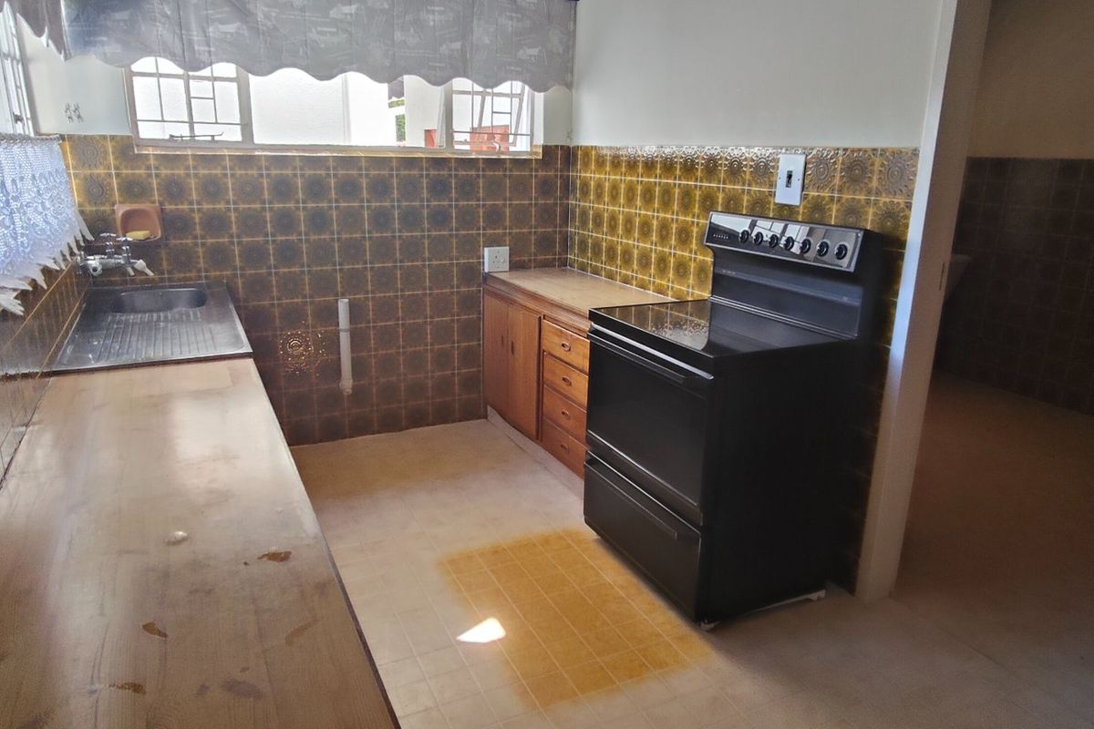 Spacious 3-Bedroom Flat in a Popular Suburb - Photo 5