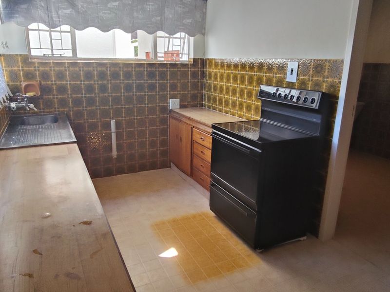 Spacious 3-Bedroom Flat in a Popular Suburb - Photo 5