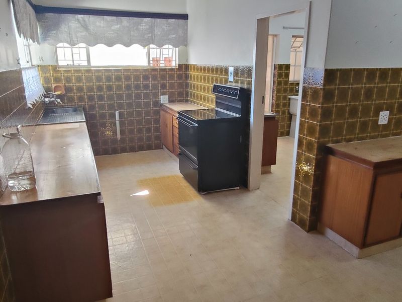 Spacious 3-Bedroom Flat in a Popular Suburb - Photo 3