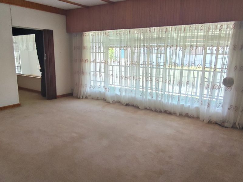 Spacious 3-Bedroom Flat in a Popular Suburb - Photo 10