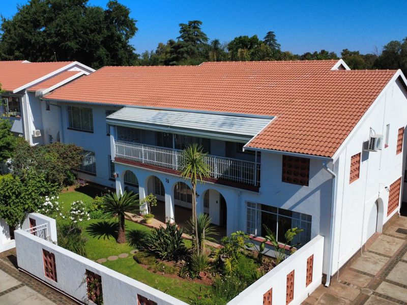 Spacious 3-Bedroom Flat in a Popular Suburb - Photo 1