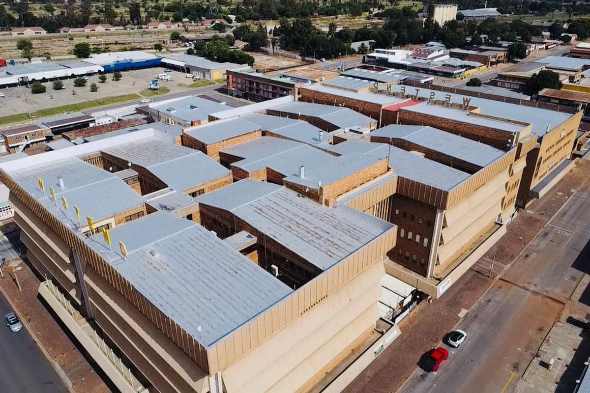 For Sale - West End Shopping Centre Klerksdorp Central - Photo 2