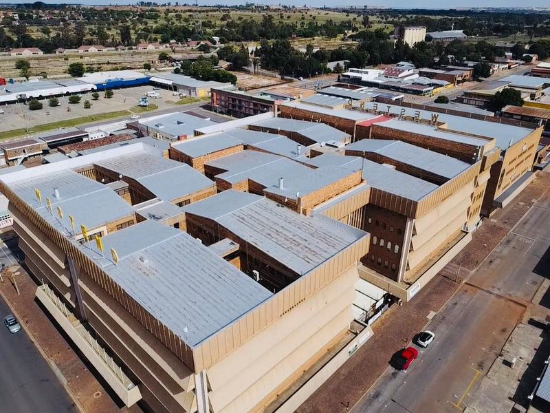 For Sale - West End Shopping Centre Klerksdorp Central - Photo 2