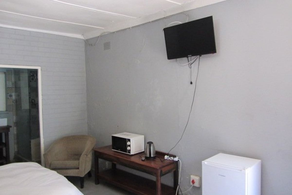 Calling all business owners and investors for this ideally situated property. - Photo 5