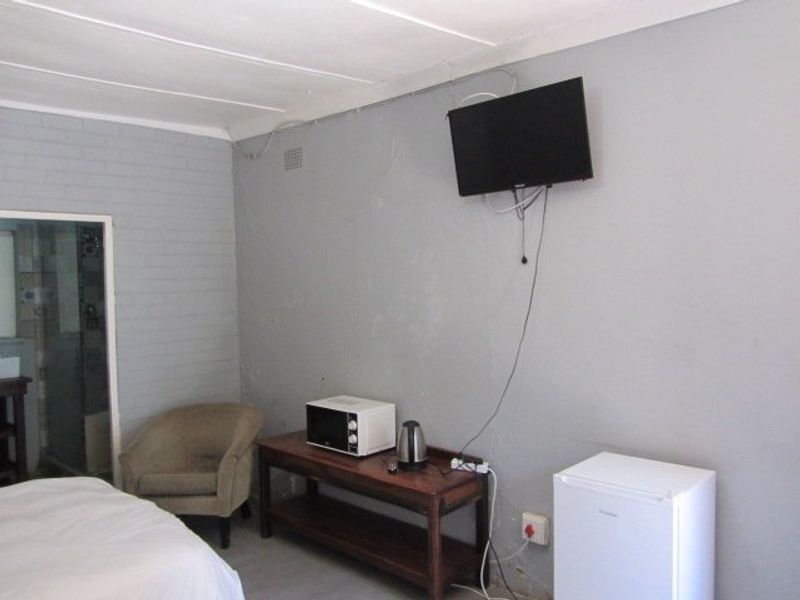 Calling all business owners and investors for this ideally situated property. - Photo 5