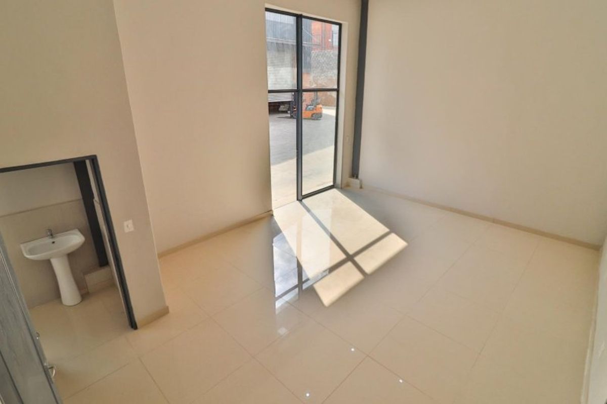 A modern Warehouse to rent in Cosmo Business Park, Roodepoort Central  - Photo 4